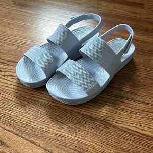 Reef water shoes/sandals